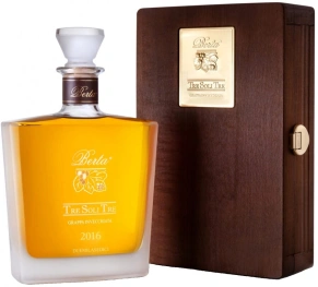 Граппа Tre Soli Tre, 7-8 лет, 0.7 л (п/у)