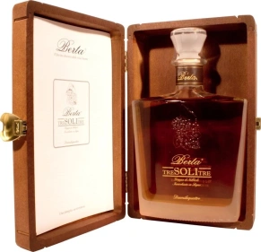 Граппа Tre Soli Tre, 8 лет, 0.7 л (п/у)